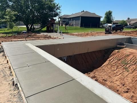 UltraModernPnP's tweet image. 👀Look what we did yesterday! Our crews poured the concrete for this 20x40 Fox vinyl liner pool in Winfield! It's going to be beautiful when it's done! 

#ultramodern
#wichitapools
#ictpools
#poolbuilder
#livingpoolside
#thedream
#summerfun