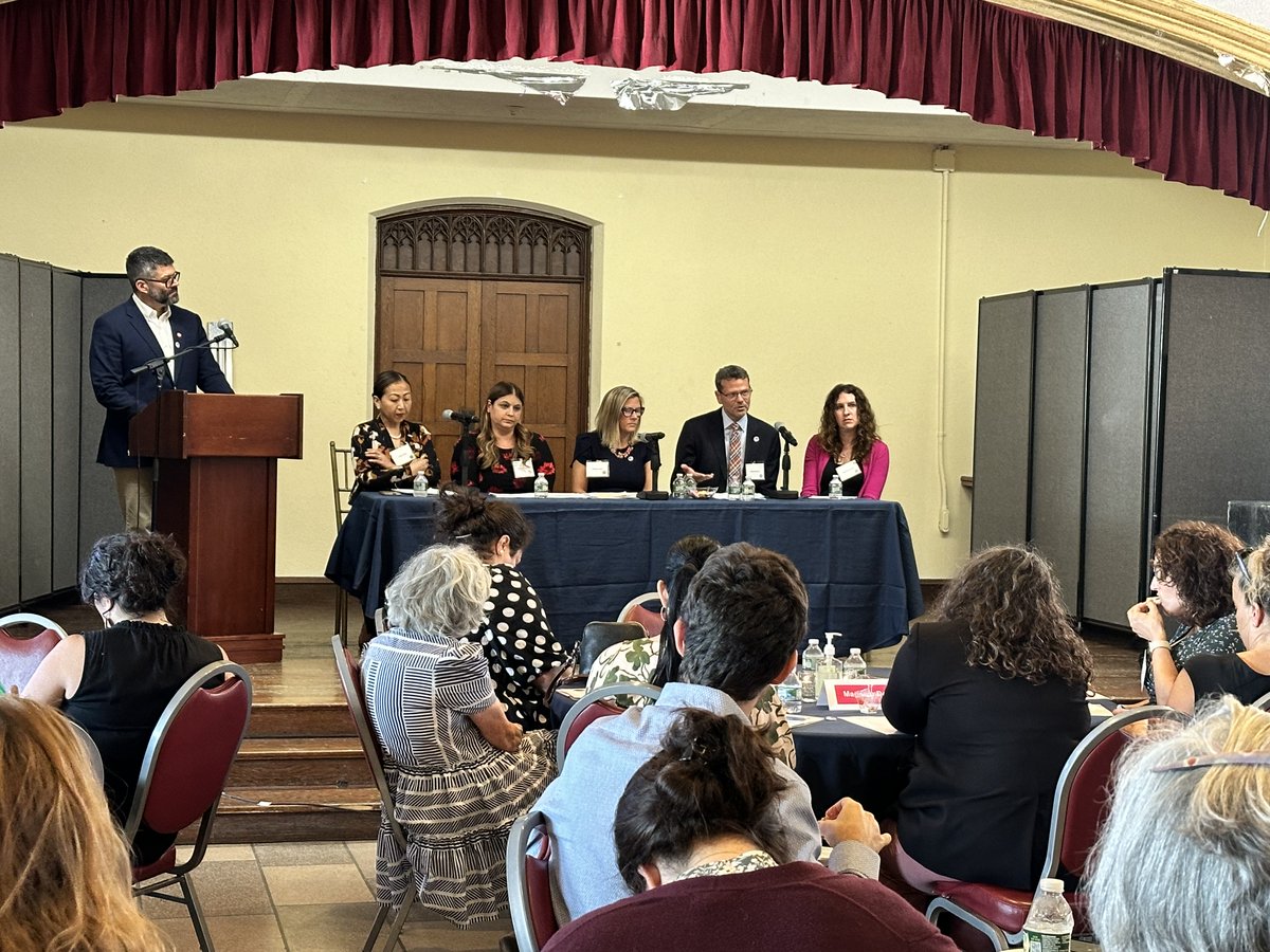 CPRL4ed's tweet image. What an incredible day of learning and reflecting about #NYCReads for the @NYCSchools Literacy Advisory Council -- school visits to see #literacy work in action, educator discussions on prepping for fall, inspiration from @DOEChancellor. It&apos;s an honor to help convene this group.