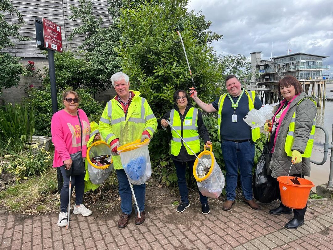David Gardner πͺπΊπ¬π§ππΊπ¦ (@david_llew) on Twitter photo A good scoop up this morning volunteering with <a href="/AsdacharltonSE7/">Community Colleague</a> + colleagues in clearing up the Thames Path + foreshore from @greenwicheco park (thx 4 loaning equipment) + Lombard Wall SE7 A good scoop up this morning volunteering with <a href="/AsdacharltonSE7/">Community Colleague</a> + colleagues in clearing up the Thames Path + foreshore from @greenwicheco park (thx 4 loaning equipment) + Lombard Wall SE7