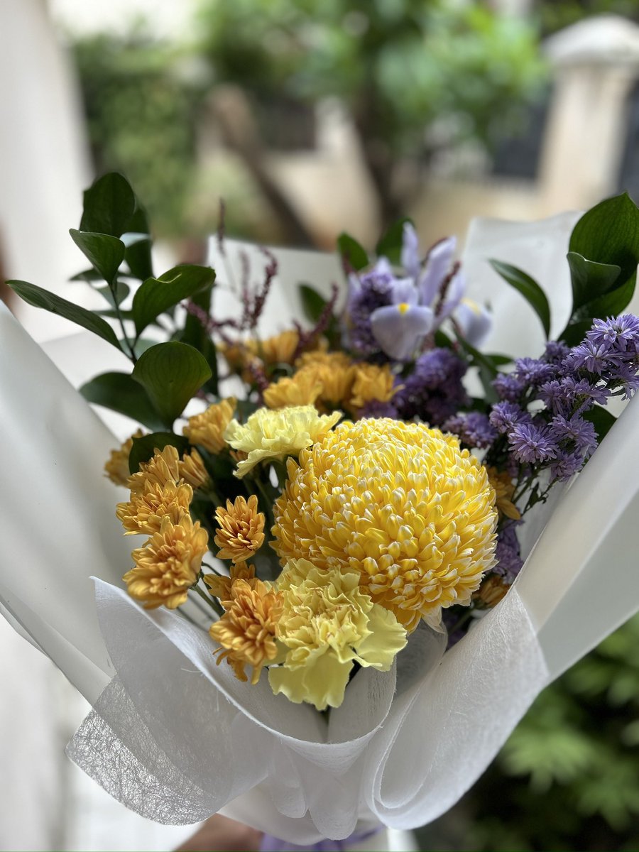 steventheo's tweet photo. @ustadchen Ijin titip lapak ya bah, moga ada yang ngelirik 😆🧚🏻‍♀️cewekku lg nyoba bikin bunga bouquet ato vas, kalo ada yg tertarik buat order bisa kontak langsung ke IG nya bunga.boulevard (dom: jabodetabek) harga dijamin ga bikin kantong luka, kualitas estetika, dan customer pasti suka ❤️❤️ https://t.co/HzMPn9qwxN
