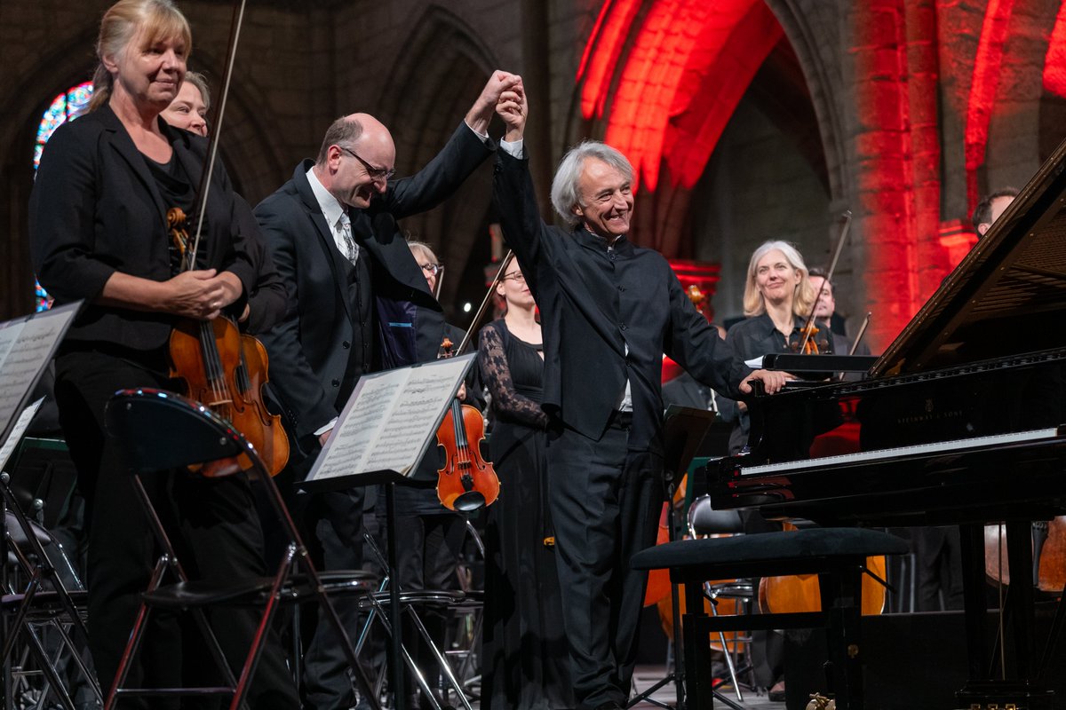 Flâneries Musicales de Reims (@flaneriesreims) on Twitter photo Un concert d'ouverture COMPLET,
Un Orchestre de renommé international : Royal Liverpool Philharmonic ,
Un pianiste à la carrière prolifique,
Et un chef d'orchestre des plus inspirant de sa génération,
Nous ne pouvions rêver mieux !
Tout simplement : MERCI !
📸Alain Hatat
#Reims Un concert d'ouverture COMPLET,
Un Orchestre de renommé international : Royal Liverpool Philharmonic ,
Un pianiste à la carrière prolifique,
Et un chef d'orchestre des plus inspirant de sa génération,
Nous ne pouvions rêver mieux !
Tout simplement : MERCI !
📸Alain Hatat
#Reims