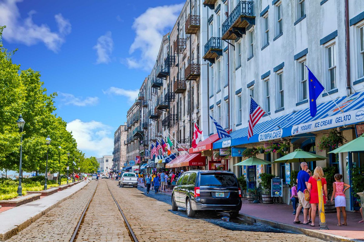 912vacation's tweet photo. Hustling, bustling, and full of new memories just waiting to be made! #RiverStreet https://t.co/miAfHNwBAz