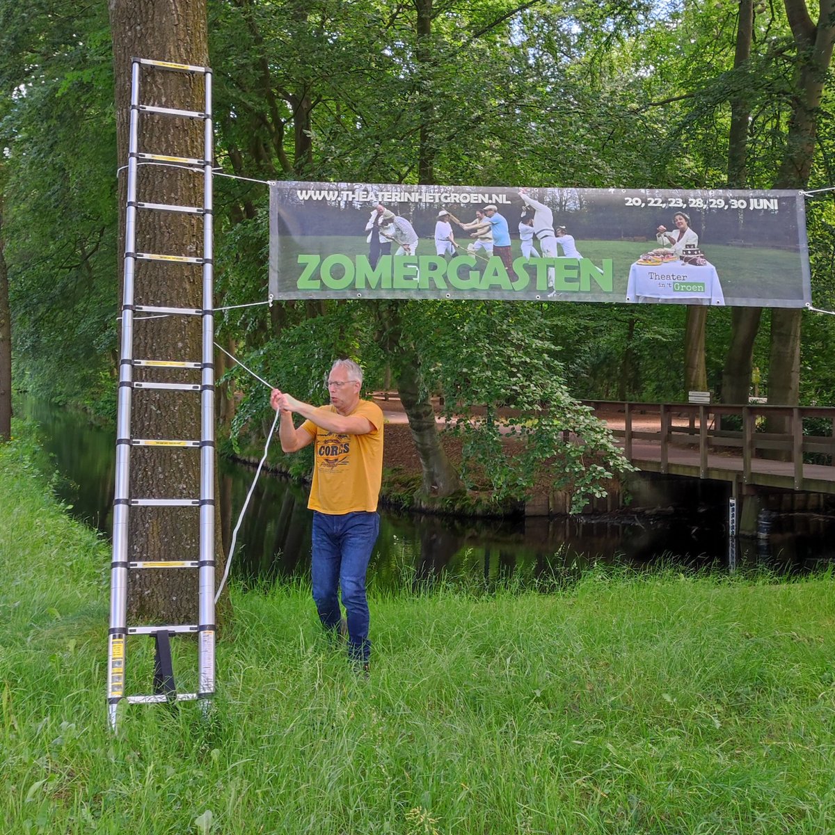 TheaterGroen's tweet photo. De oplettende passant heeft ze vast al gezien; onze #spandoeken van #zomergasten hangen er! Met dank aan vrijwilliger Jan Willem Breemhaar📷 Nog maar één weekje tot aan de #première! Kaarten zijn verkrijgbaar via https://t.co/Vl5nz0LvBX 🎟️🎫🎭
#zinin #toneelstuk #nogeenweektegaan https://t.co/m19tJTfNYC