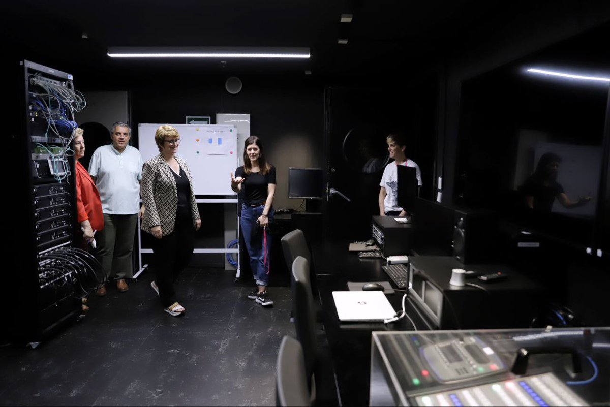 educaciocat's tweet image. 🎥La consellera @AnnaSimo visita l'Escola de Mitjans Audiovisuals (EMAV), un centre de formació professional referent en els estudis de producció, edició i muntatge.