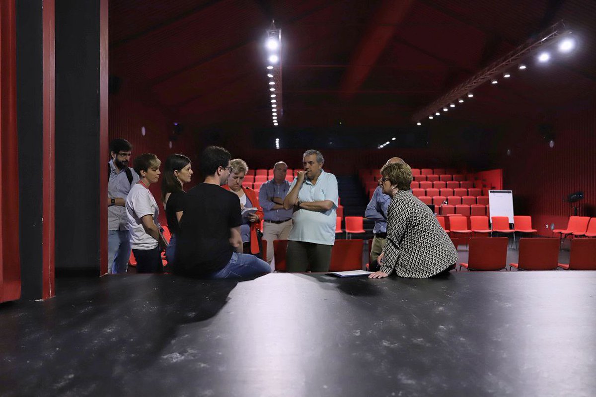 educaciocat's tweet image. 🎥La consellera @AnnaSimo visita l'Escola de Mitjans Audiovisuals (EMAV), un centre de formació professional referent en els estudis de producció, edició i muntatge.