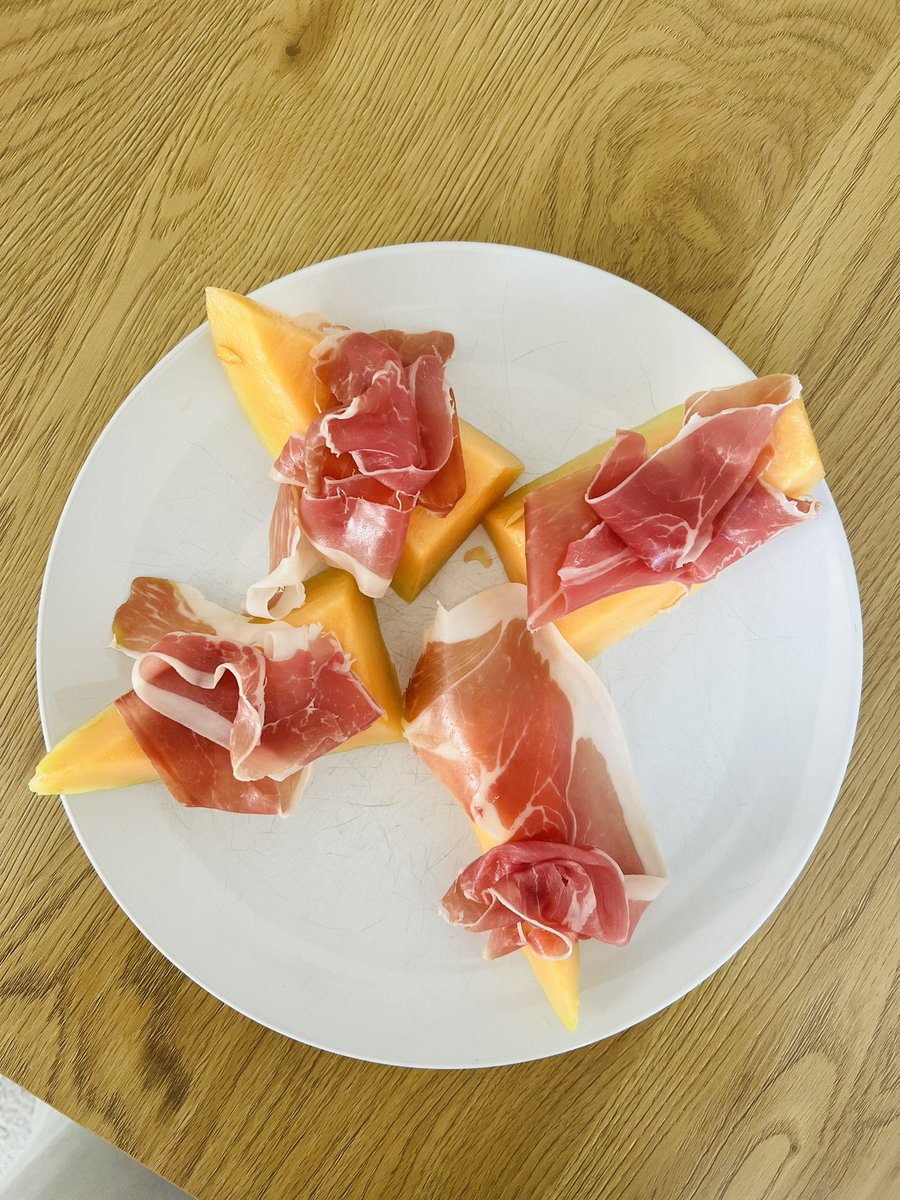 tssorcinelli's tweet image. Prosciutto &amp;amp; Melone an Italian 🇮🇹 classic for hot days and it was delicious as always! #ProsciuttoDiParma #WeekendLoading #superfood #Friday