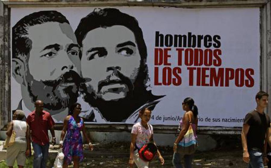 En tiempos donde farsantes y mercenarios quieren convertirse en patriotas, no se puede pasar por alto el homenaje a dos héroes de #Cuba.  #MaceoVive #CheVive #CubaPorLaVida #CubaCoopera
<a href="/cubacooperaven/">Brigada Médica Cubana en Venezuela</a>