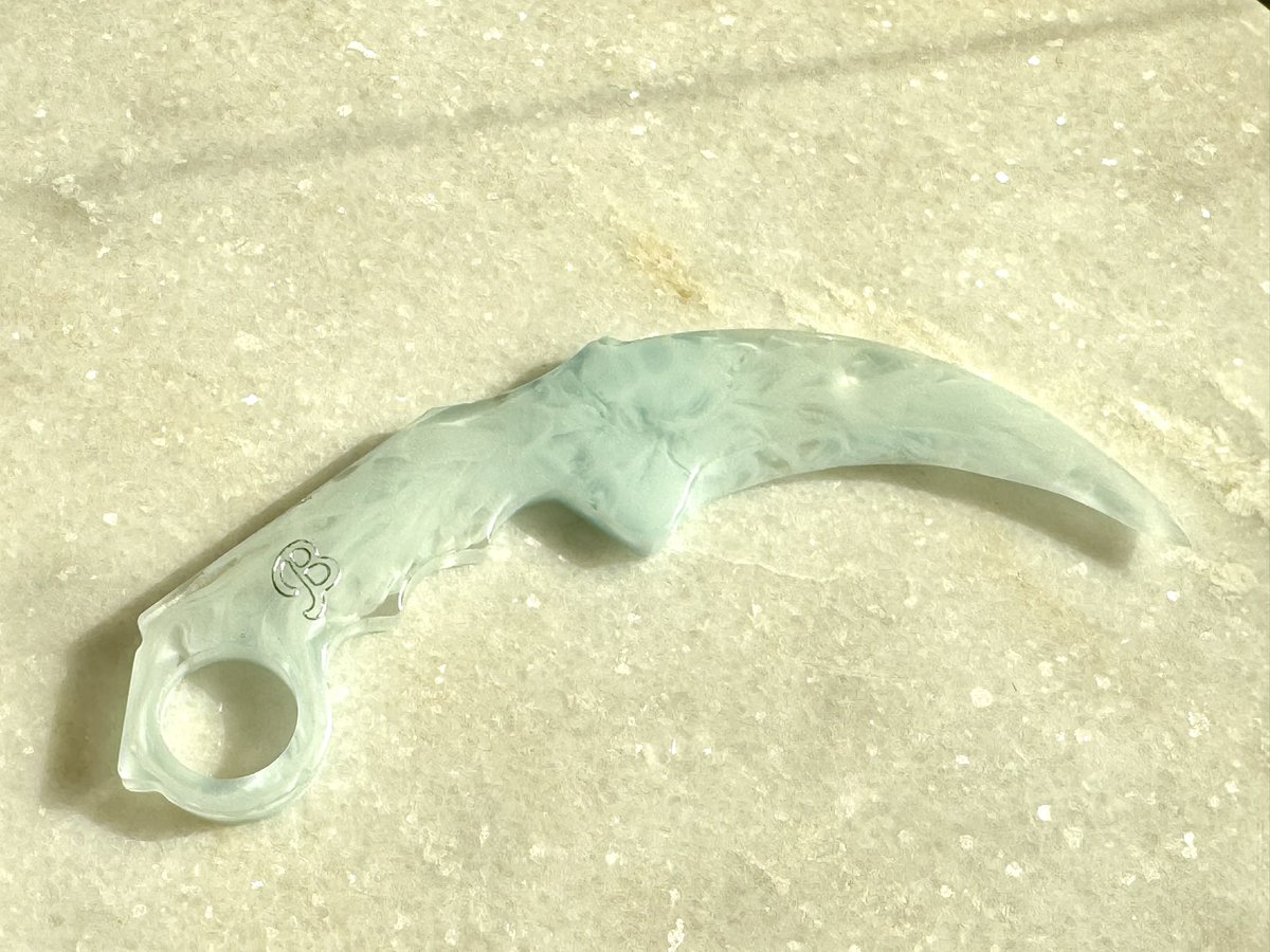 주문 제작으로 제작된
하늘 + 투명 캔들나이프 🩵
지금은 주문자 분에게 잘 전달 되었습니다 😍