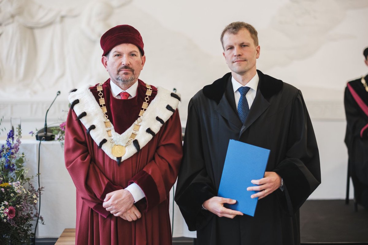 🎉Congratulations to Jan Vykopal for receiving his appointment decree as the new Associate Professor from the Rector of Masaryk University!🏅Check out his habilitation thesis:📄muni.cz/inet-doc/22912….