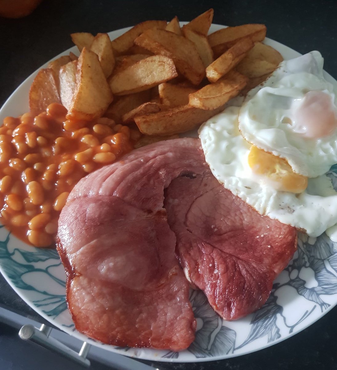 WHATSFORDlNNER's tweet photo. Would you put ketchup on this? 🤔 https://t.co/U6OoSnDD6R