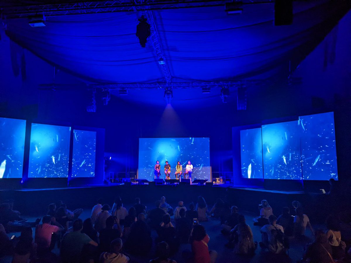 BSC_CNS's tweet photo. 🌊 Espectacular presentació de la proposta de l'investigador del BSC @jOceanSan i artistes visuals #LiquidStrata al @SonarFestival a l'escenari Stage+D
🎆La instal-lació es pot visitar a @FundacioMies
@sonarplusd #Sónar2024 https://t.co/vW2wnbhhYc
