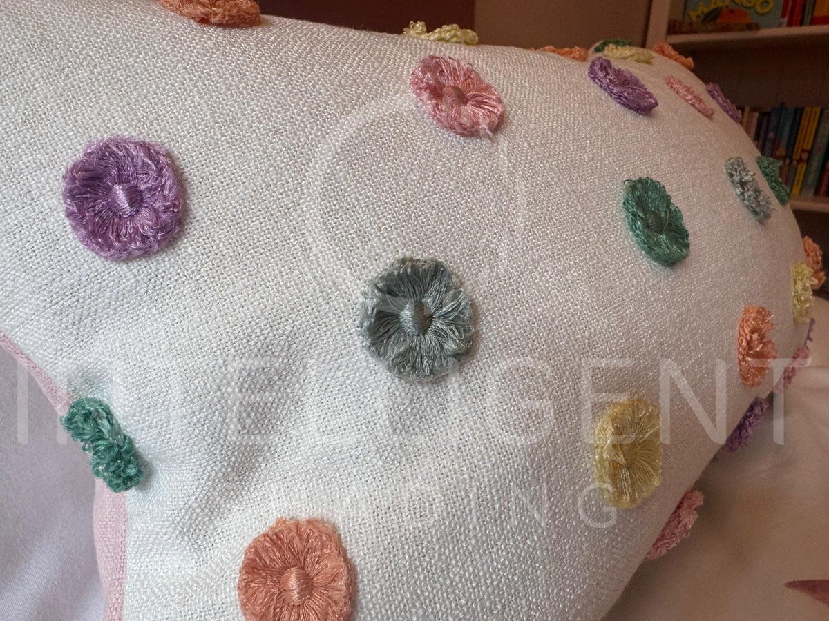 smart_blinds4U's tweet image. Make sure your little ones get a good nights rest. 😴

These fun Roman blinds and cushions compliment these children&apos;s rooms beautifully! 🎨🤩🌈

#IntelligentShading #blinds #curtains #homedecor #interiordesign #diy #homeimprovements #windowblinds #motorisedblinds #romanblinds