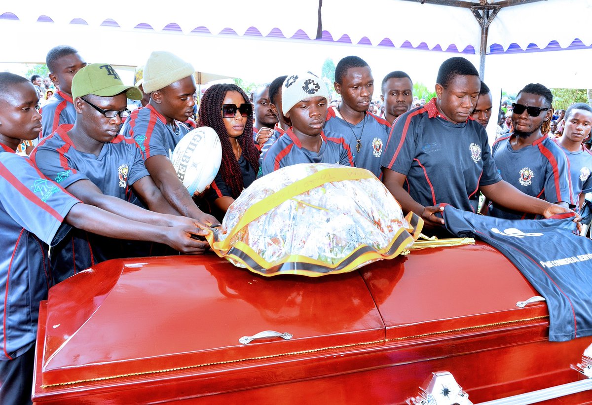 TooroRugbyLions's tweet photo. Paying our last respects to our gone soldier. You were a true and loyal lion in the pack . You will always have a  place in our hearts . Forever grateful 🙏🕊️. Rest well captain 💪. Till we meet again . https://t.co/XJiCkxGqsA