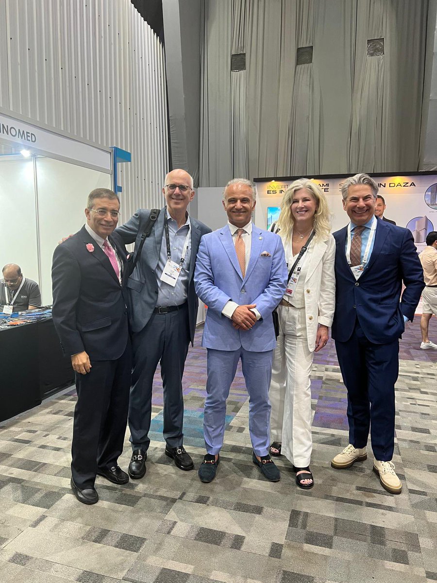 ASJrnl's tweet photo. Meeting with friends old & new during #ISAPS2024 https://t.co/m9UOAgrNiK