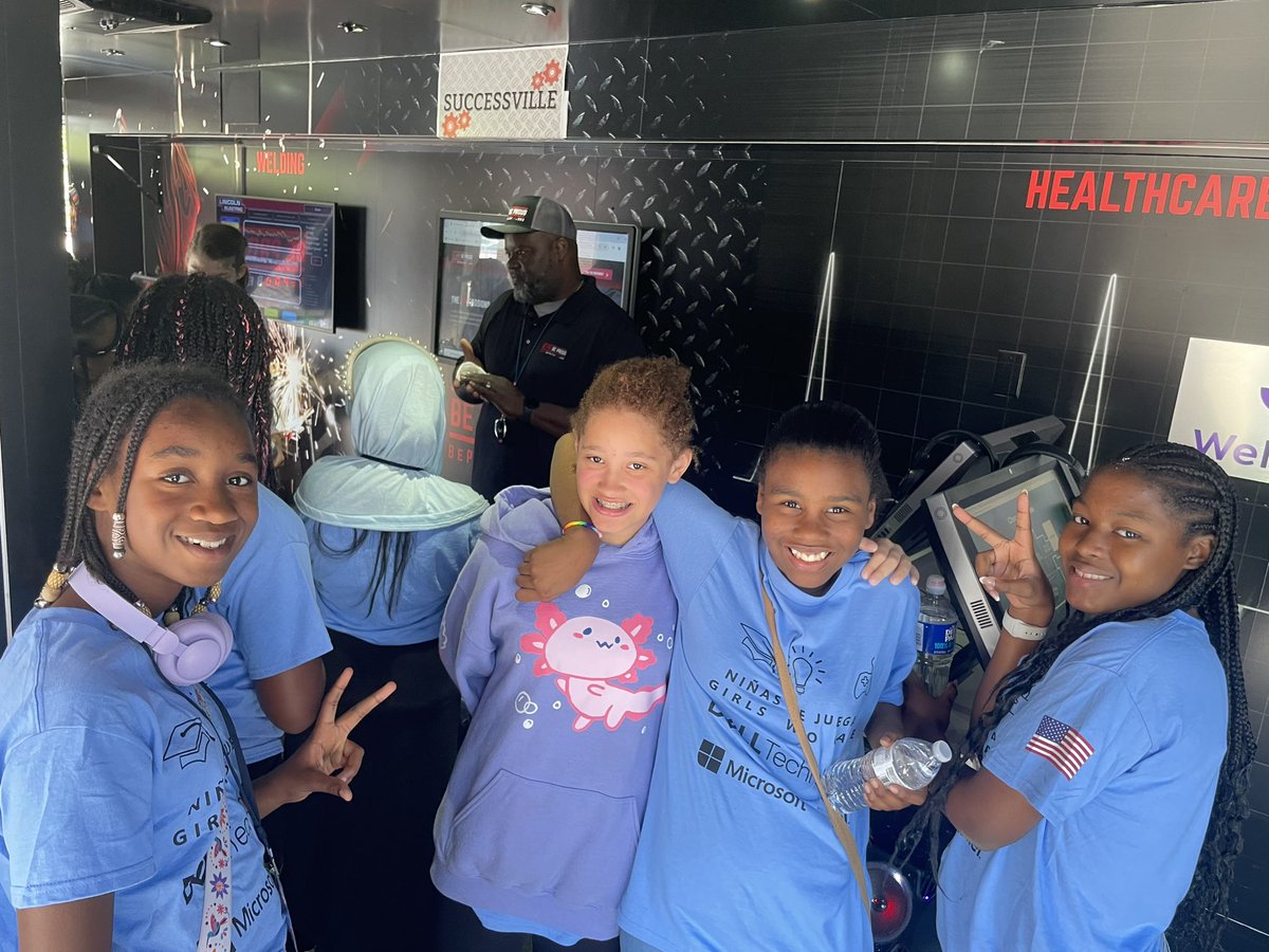 DCSDSTEM tweet media