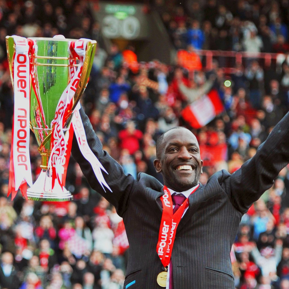CAFCofficial's tweet photo. Chris Powell has been awarded an MBE for services to football in the King’s Birthday Honours list 🎖

Congratulations on an incredible achievement, @ChrisPowell1969! ❤️

#cafc