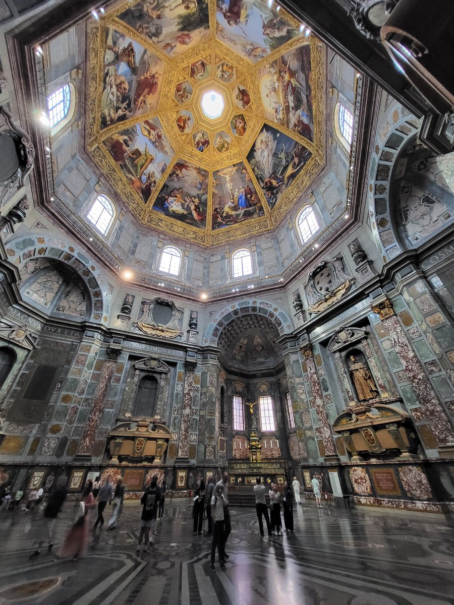 DomiPJ's tweet photo. Cette chapelle Medicis est vraiment belle et pas assez connue et visitée. Une belle salle mais aussi des statues de Michelangelo. Si vous passez par Florence, allez-y #cappellemedicee #Florence #church #firenze #michelangelo https://t.co/8BNLqDaGMp