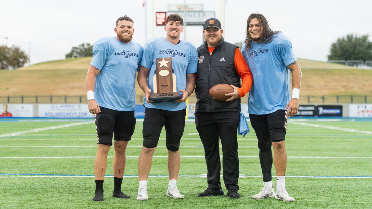 Football season is fast approaching and this year the UTPB fball team has added some familiar faces to their coaching staff. Three former players, Matt Zubiate, Kenny Hrncir, and Hayden Kelly have turned in their shoulder pads for whistles. 

Full article: ow.ly/4Fz750SiQv3
