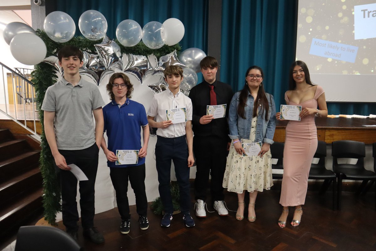 YDB_Official's tweet photo. Ddoe cawsom ddathliad hyfryd ac emosiynol iawn yn ein gwasanaeth gadael arbennig ar gyfer ein myfyrwyr ym Mlwyddyn 11. https://t.co/L21V90aK0c