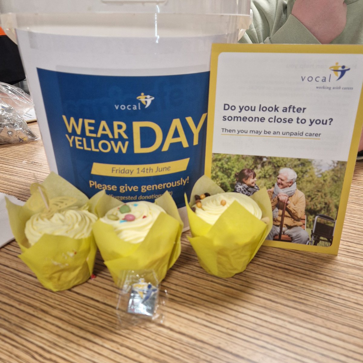 wordwatcher7's tweet photo. Massive thank you to everyone @on_lothianbuses today for wearing yellow in support of @VOCALEdinburgh 
Really enjoyed my visit to the Depot &amp; there was even yellow cakes! 😋 💛
#unpaidcarers #wearyellowday https://t.co/hg2Rwrici2