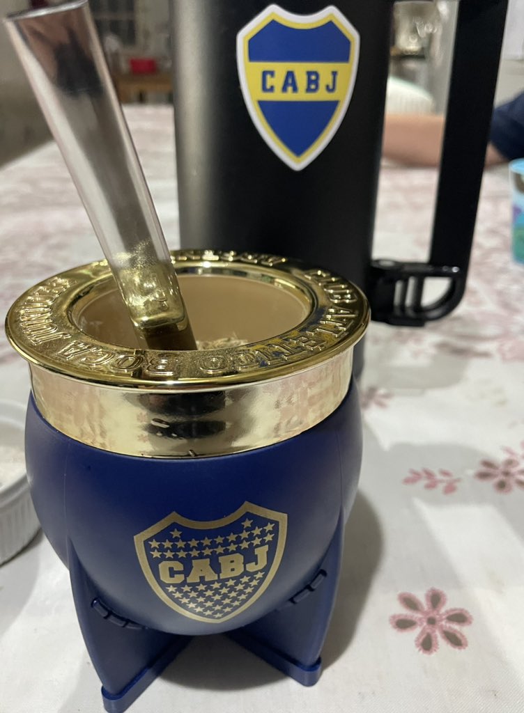 "Ojalá el mate no sea tan grande"

El mate: