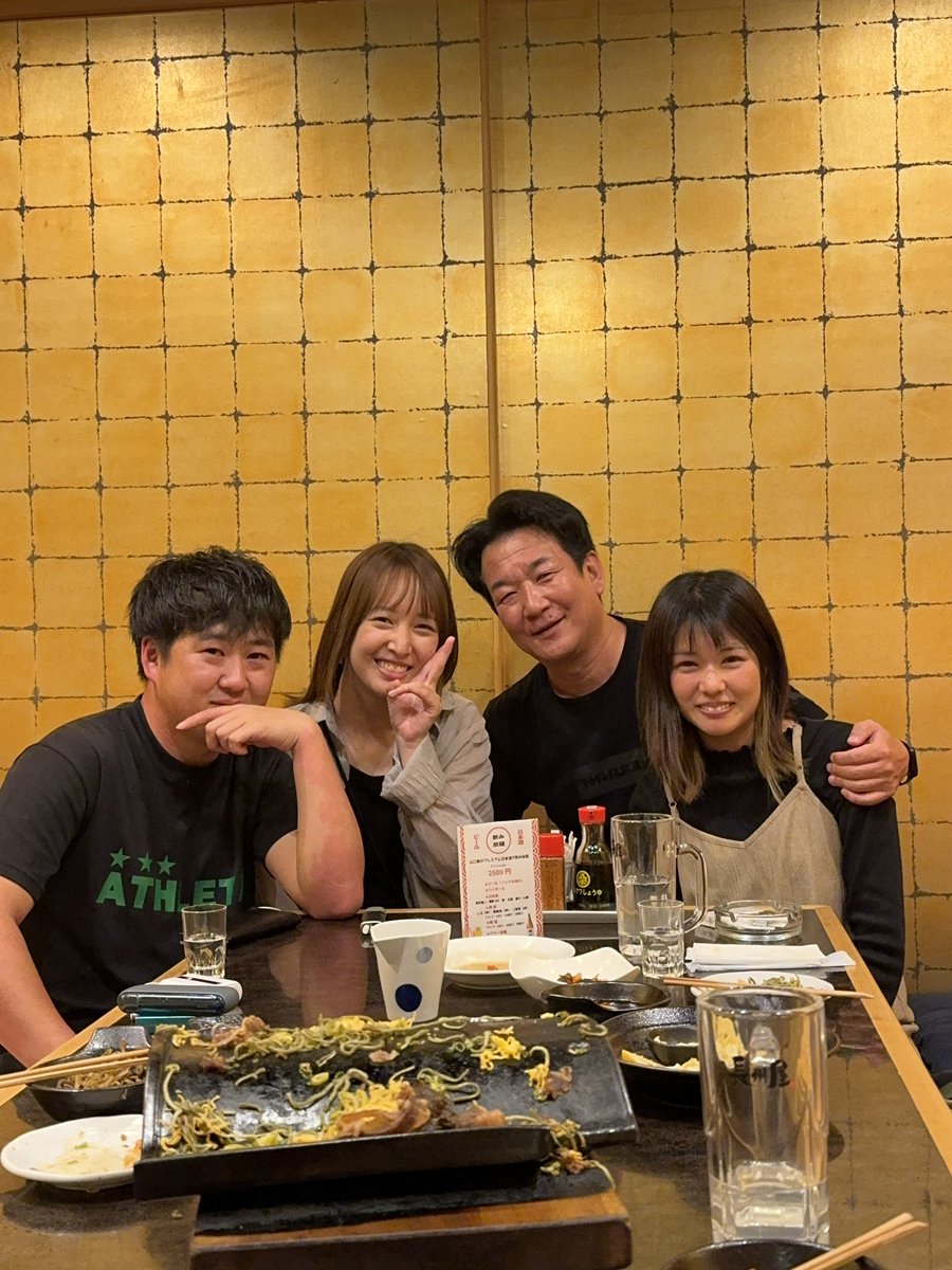 明日ピースウイングでサンフレッチェとの試合なのにわざわざ山口に前泊してレノファにエールを送ってくれヴェルディーサポ様！はいヴェルディーと同じカテゴリーのJ1に地域の為も今年は昇格致します！
と、約束しましたのでレノファ様よろしくお願い致します🙇‍♂️笑
#レノファ #ヴェルディーサポ #renofa