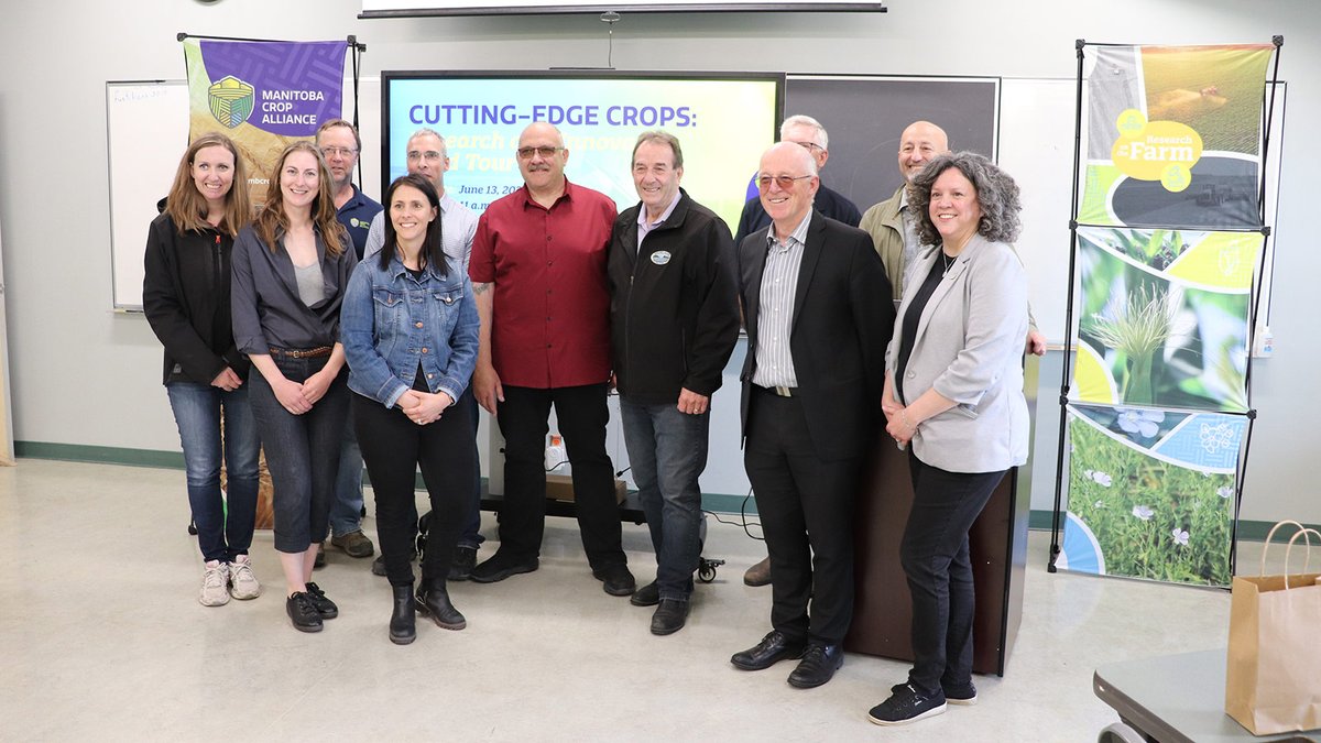 mb_cropalliance's tweet image. Thank you to the MLAs and other officials who joined us yesterday for our Cutting-Edge Crops Field Tour! 

The tour showcased MCA-funded research conducted by our partners at @umanitoba that is poised to make farmers even more productive and sustainable.

#LegMB #mbpoli #MbAg
