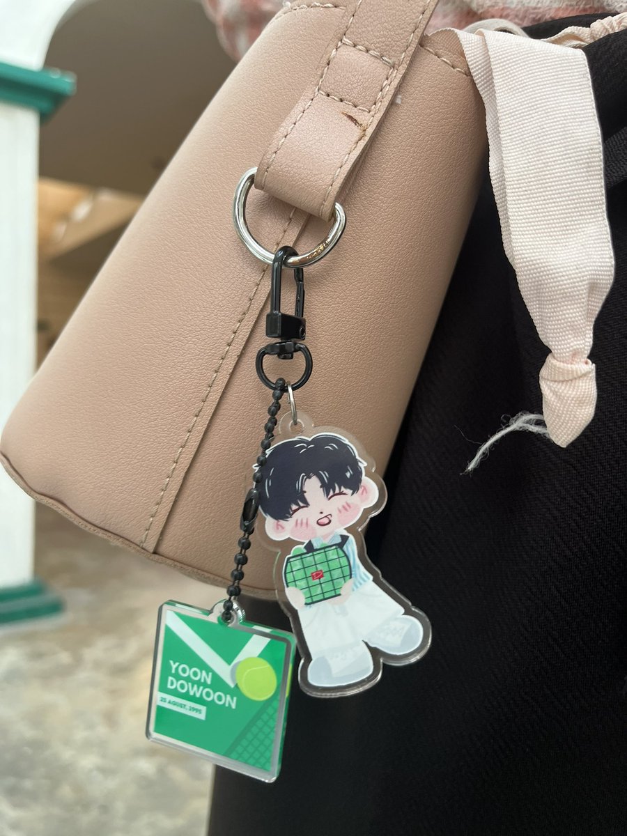 GoKnowhan's tweet photo. @RYABGL @matchayuo @dondolions @jeon1u_ @unknowndipsh @brigyul @FOREVER_DAY6 @lpg30kilogram @jougiou @beotkkoch_nim @littleirl @NchLiaaa @wonwonpili @ytsdowoon @jguntari @yonkfisip @_laaaraaas @from_mydei @ziallsmaf @areumdawm @peonquinn @florityhK @youngnda93 Preview Keychain Day6 https://t.co/Mt0weVGyZ8