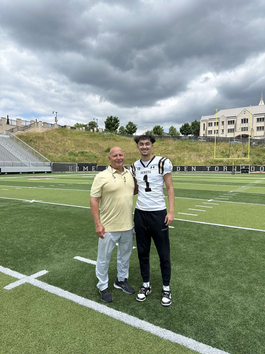 StephensGavin_'s tweet photo. Thank you @genodemarcoHFC for the great visit. Really looking forward to coming to a fall game. https://t.co/3pmPEdOn30