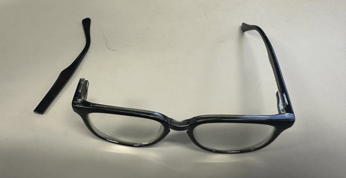 BroncoChris1970's tweet image. I’m gonna need reading glasses to fix my reading glasses. #OldPeopleProblems