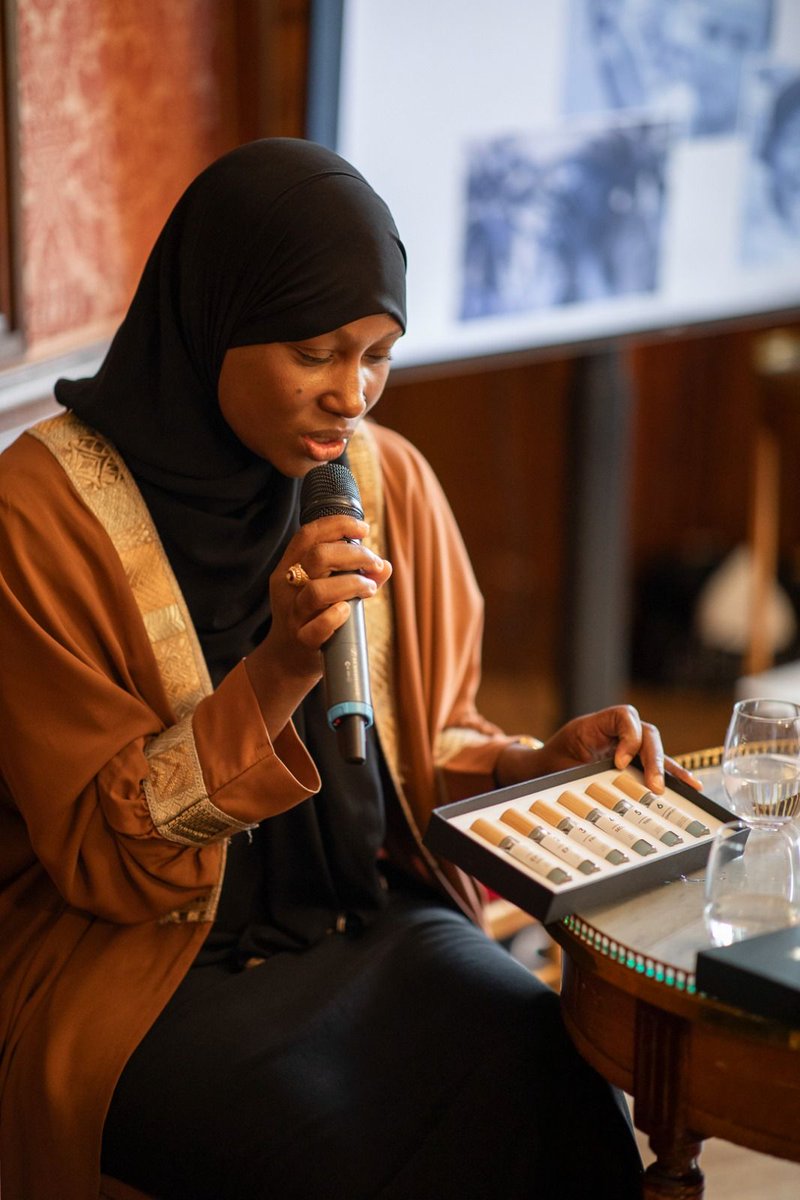 DG_ANPIComores's tweet photo. ✨ Merci à The Colors pour le dîner du 4 juin 2024 à Paris ! 🇫🇷
Discussions enrichissantes sur les trésors des Comores 🇰🇲 : 🌿 Vanille : L'Oréal, Estée Lauder. 🌼 Ylang-Ylang : CHANEL, Dior. 🌺 Girofle : Procter & Gamble, Unilever.
#Comores #Vanille #YlangYlang #Girofle https://t.co/tqY4Fye972