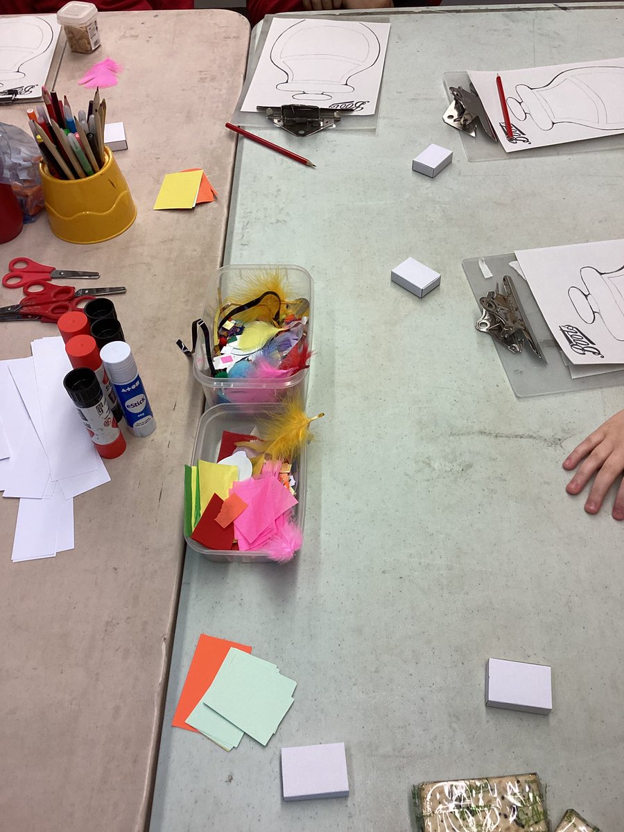 TCJANotts's tweet photo. 1) Yesterday, Years 3 &amp; 4 visited Lakeside Arts, where some of us looked at the history of Boots and how their medicines have changed over time, then created our own medicine. Also some of us used chalk on black card to create textured sketches. https://t.co/z35JR9WSJp