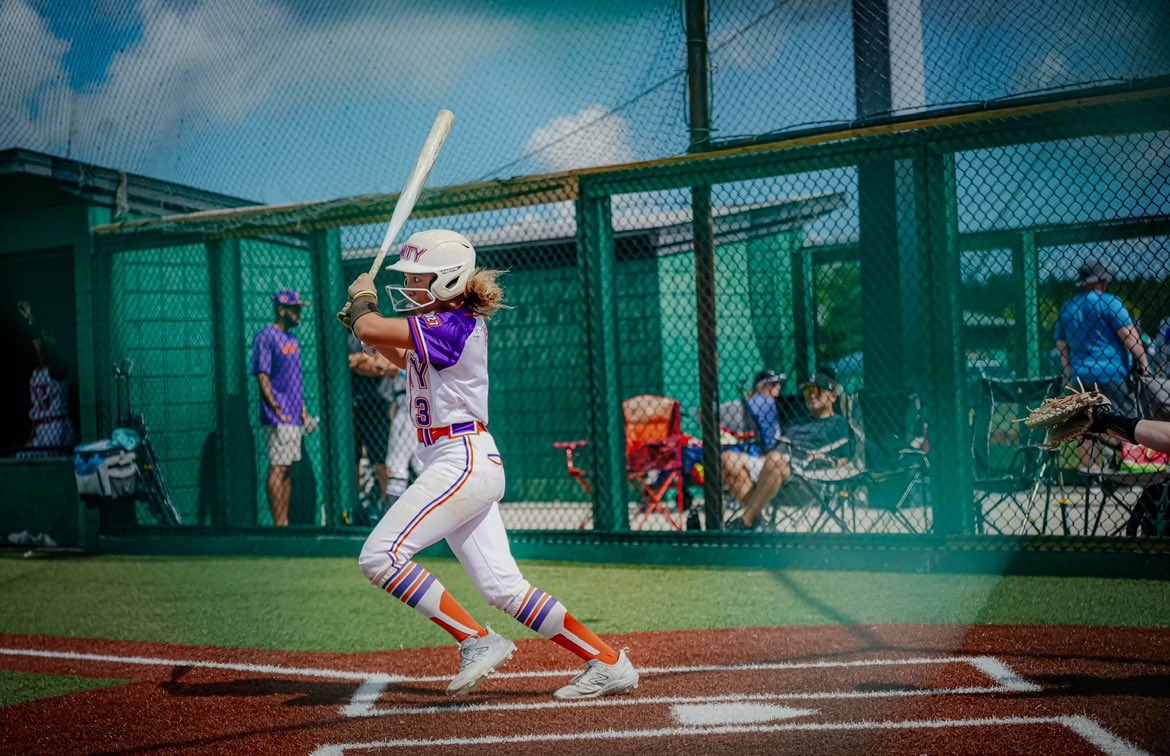 shyla_eppert's tweet photo. Received some more awesome photographs from @photobyjj31 !!! #Showmethe💰💰Thank you!! 🧡💜@SBRRetweets @TopPreps @UnityLuke2627 @SunilSunderRaj3 @CoastRecruits @PGFnetwork @LegacyLegendsS1 @ExtraInningSB @SoftballDown @IHartFastpitch @DirectRecruits @UWAA_United @gatorjack72 https://t.co/v0CbltiQZU