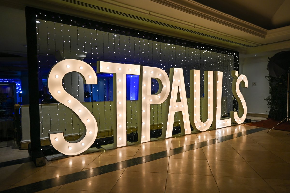 A throwback to a week ago during our Upper 6s Graduation party! Once a Paulean, always a Paulean 🦁🎉🥂