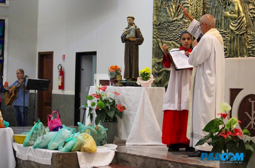 PnsFatima's tweet photo. Ontem celebramos a Solenidade de Santo Antônio em nossa Paróquia! 

Que Santo Antônio nos guarde e nos ilumine, amém! 🙏 https://t.co/Y3rFAlSDz0