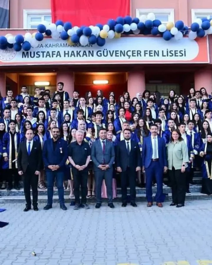 fatiherdogan79's tweet photo. 2023-2024 Eğitim Öğretim Yılı Mezuniyet Törenimizi okulumuzun bahçesinde gerçekleştirdik. Kendi okulumuzdan kızım Ayten Ceren ERDOĞAN'ı da mezun etmeyi Rabbim nasip etti. Rabbim yolunu bahtını açık etsin inşallah. https://t.co/Tp9VMRY4Nw