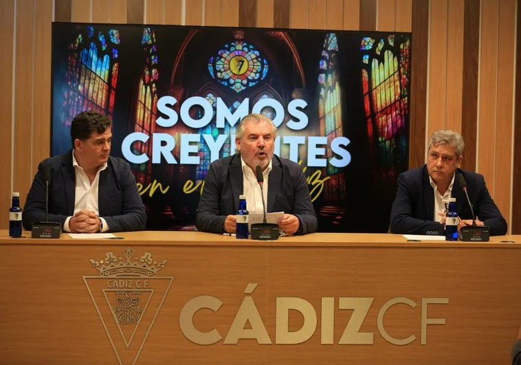 RÉCORD| El <a href="/Cadiz_CF/">Cádiz Club de Fútbol</a> sube un 351% el precio de alta como nuevo abonado en relación al de su última campaña en Segunda en 2019:
Tribuna Baja: pasa de 400€ a 1.325€ (331%)
Tribuna Alta: 310€ a 997,5€ (321%)
Tribuna Preferencia: 235€ a 930€ (395%)
Fondos: 125€ a 450€ (360%)