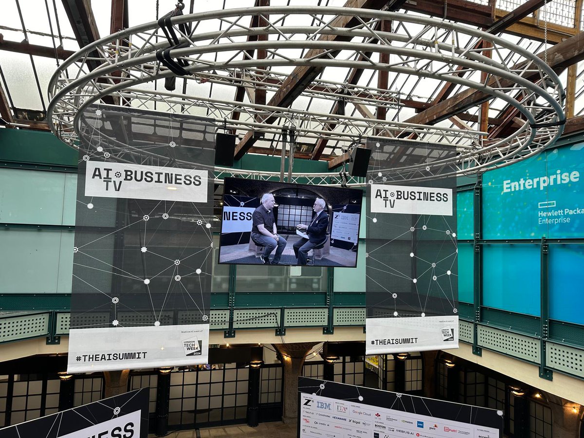 fiveinaboat tweet media