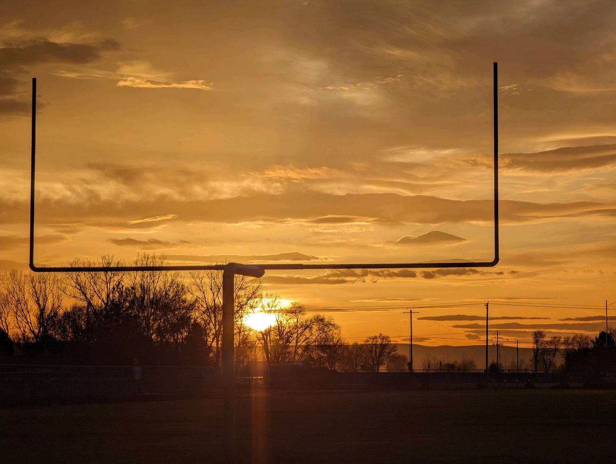 The time…draws …near 

The Emmett Football Team ❗️