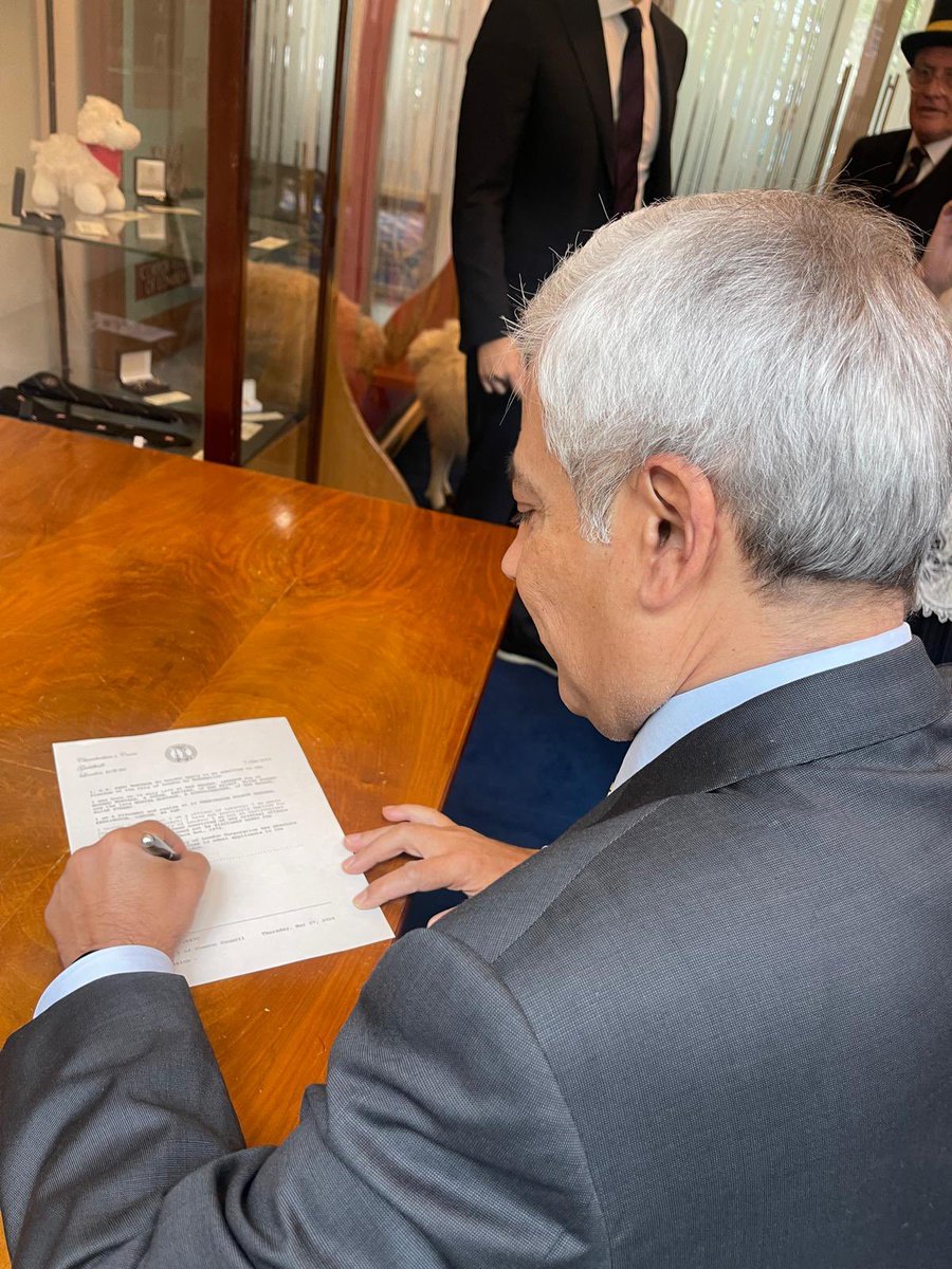Proud to announce Ambassador Rami Mortada <a href="/mortadarami/">Rami Mortada</a> received the Freedom of the City of London Award at the Chamberlain's Court, Guildhall. He signed the Declaration Book and received the "copy of Freedom." The Chamberlain of the court greeted him as a "Citizen of London".