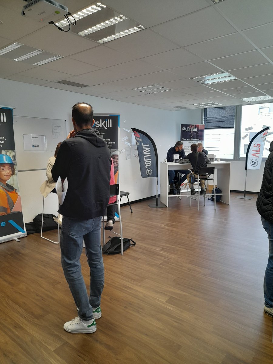 MurielGraillat's tweet photo. 📢Job dating transport de marchandises 🚛

4⃣ employeurs
2⃣ organismes de formation 
4⃣7⃣ candidats  

🎯 immersions, recrutements et formations au titre pro à venir 👋 https://t.co/5Ul7DcZ4ik