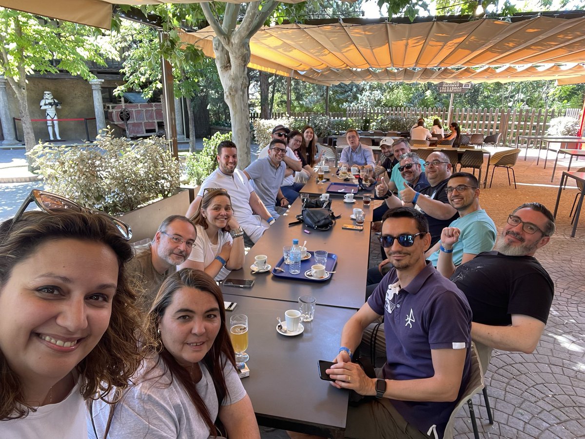 Que buen rato en la #summerParty con personas que valen la pena <a href="/sngular/">Sngular</a> #sngularocks