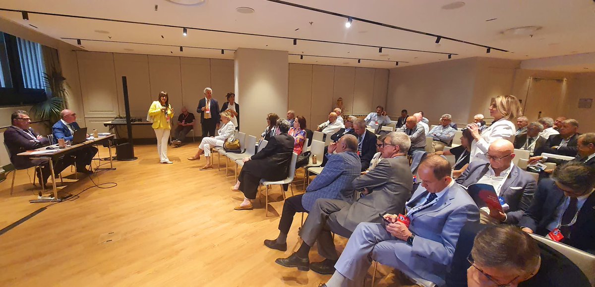 Il mio intervento conclusivo al tavolo mozione "crescita sostenibile ed economia dei servizi" #IlFuturoCheVogliamo #Manageritalia