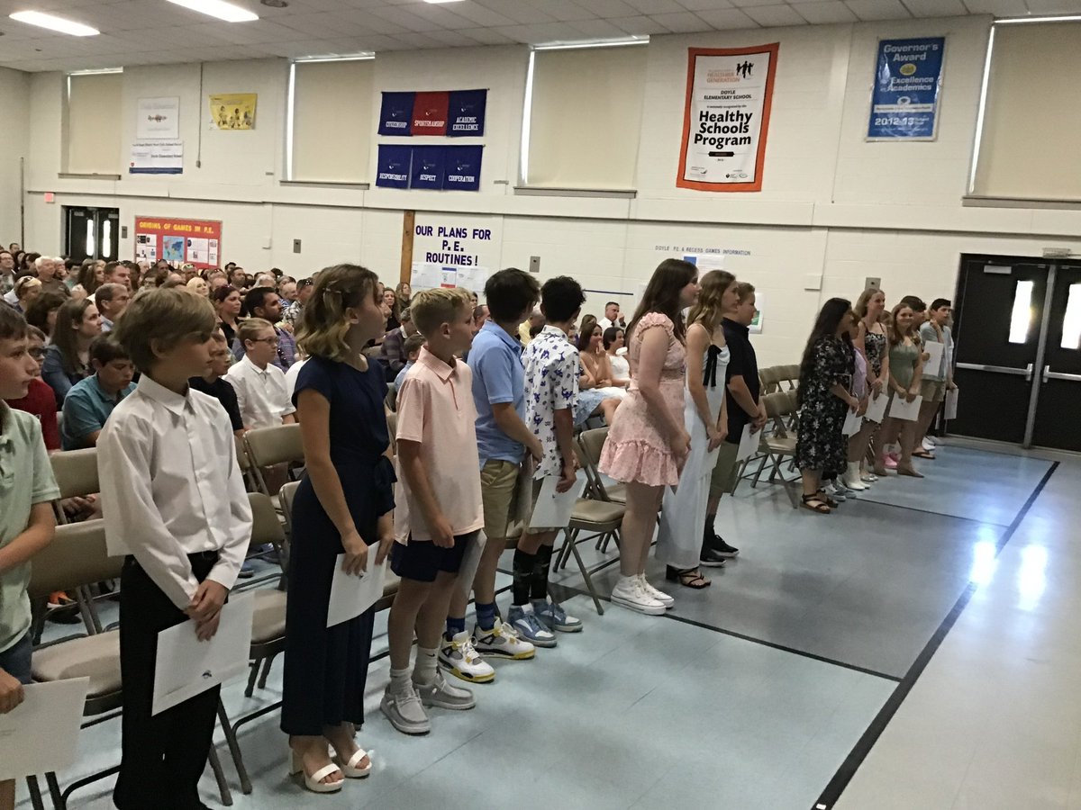 Congratulations to our amazing 6th grade students who are ready to soar at middle school! 👏🦅⭐️🎉