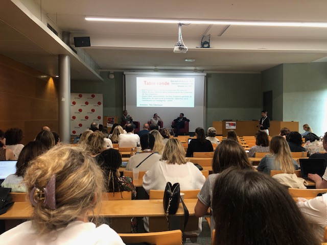 Les grandes Journées 2024 d'<a href="/ARCES_News/">ARCES</a> à @UnivAvignon sont l’occasion pour <a href="/gueronni/">de La Guéronnière</a> et les communicants de l'#ESR d'explorer pendant 2 jours les nouvelles tendances de la #comESR 🎓Au programme : table ronde sur l'#IA, atelier d'intelligence collective (...et même du tai-chi🧐)
