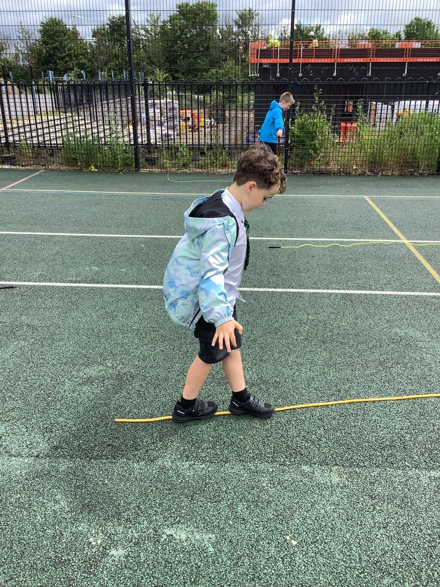 GRPACedar's tweet photo. Balance and coordination was the focus in PE today, with the use of tennis balls and skipping ropes. We created our own activities using the skills we were taught and could then demonstrate it to others! #limitlesslearninginfinitepossibilities https://t.co/5oJCgqmiPs