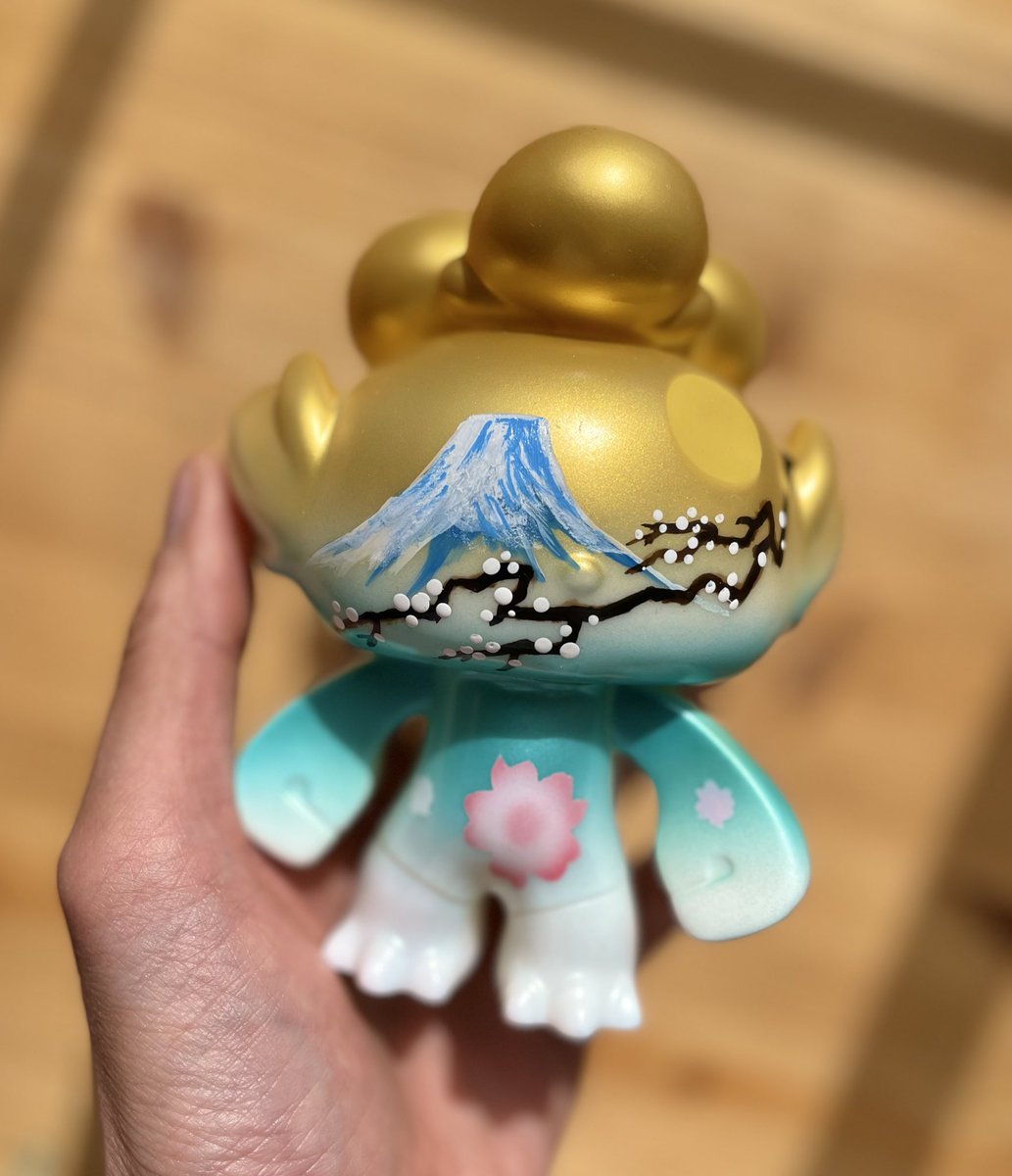 MartinHsu's tweet photo. In love with this #SDCC exclusive by @maxtoyco ! 🌸 Makes me wanna drink sake 😂🍶 

Don’t forget to email me to join my collector preview for dibs! #sdcc2024 #dragonboysuper https://t.co/lcCK1H1Tn6