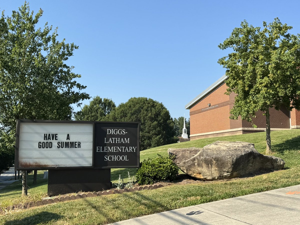 DLESMagnetCoord's tweet photo. My 20th Year in n Education is complete! #MagnetCoordinator #DLES #summerbreak #endoftheyear https://t.co/PNXMkIuhjP