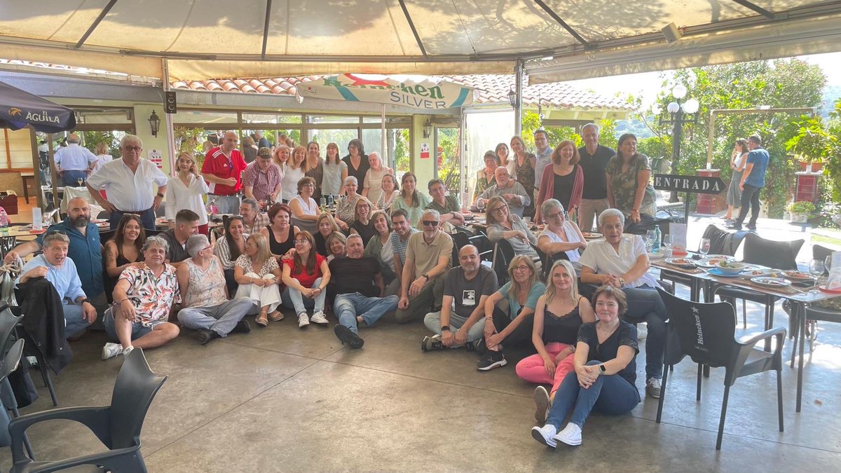 jvidal_IG's tweet photo. Un gran equip
Felicitats als feliços jubilats i jubillades 😘 https://t.co/LIC0UsTe8C