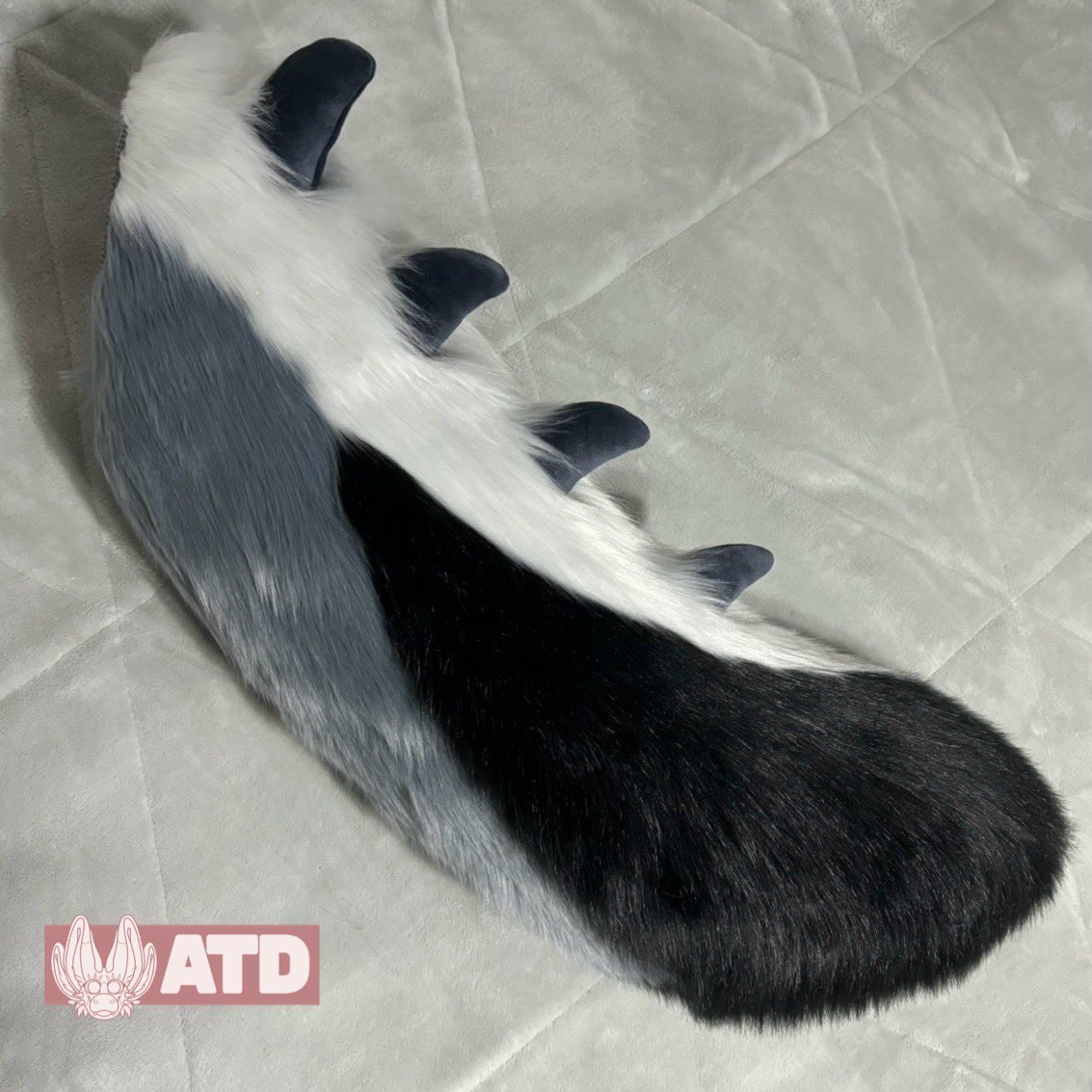 Finished tail for my personal suit, Tesh! This zip on tail features a gore detail &amp; hidden belt pocket✨